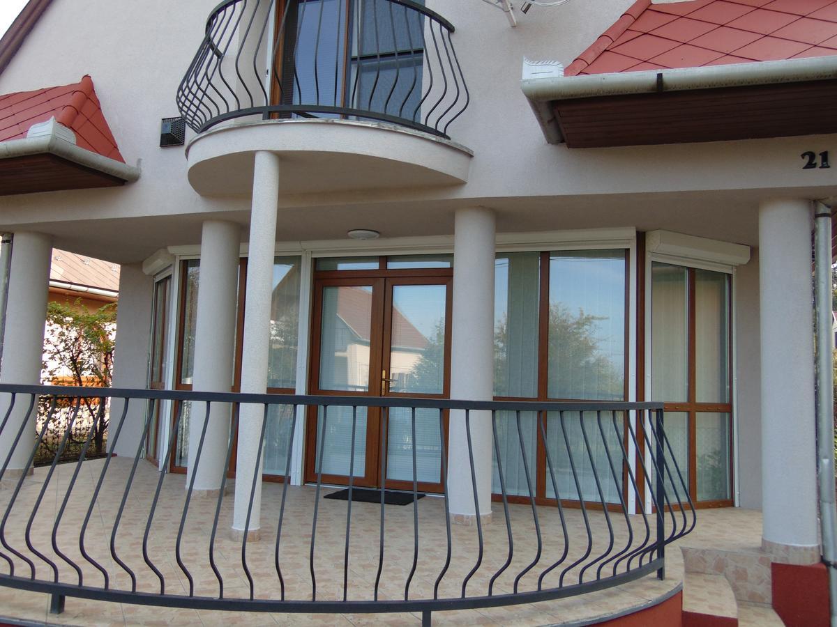 Csevi Apartmanhaz Mezokovesd Exterior photo