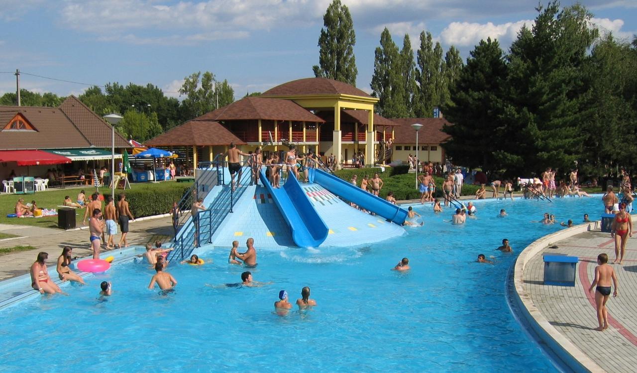 Csevi Apartmanhaz Mezokovesd Exterior photo